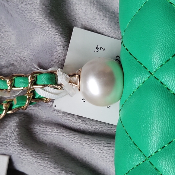 Alyssa vegan  crossbody - Picture 3 of 7